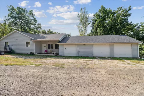 104 Ivy Dr, Montezuma, IA 50171