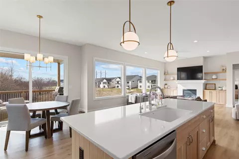 5606 147th St, Urbandale, IA 50323