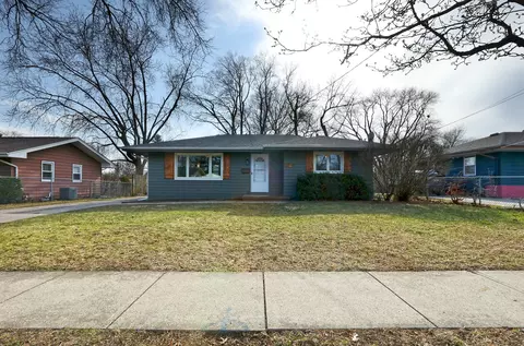 2718 Dosh Rd, Des Moines, IA 50310