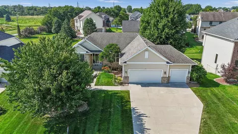 8832 Kingman Dr, West Des Moines, IA 50266