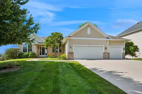 8832 Kingman Dr, West Des Moines, IA 50266