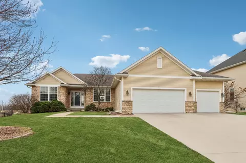 8832 Kingman Dr, West Des Moines, IA 50266
