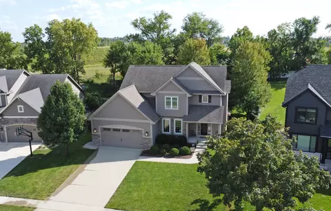 8530 Parkside Cir, West Des Moines, IA 50266