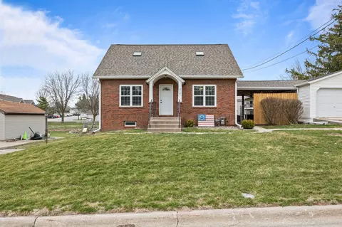 214 N 16th Ave W, Newton, IA 50208