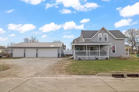 901 E Buchanan St, Winterset, IA 50273