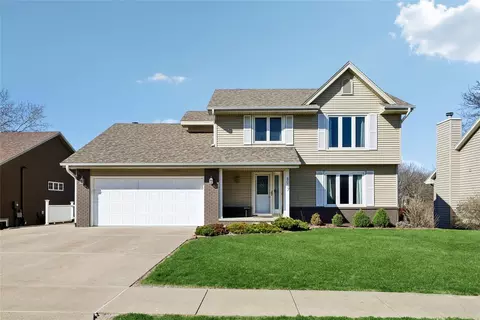 8017 Northview Dr, Urbandale, IA 50322