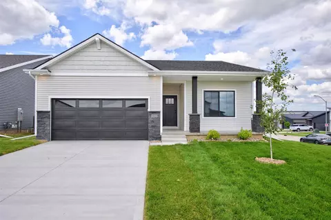 1023 NW Yorktown Dr, Waukee, IA 50263