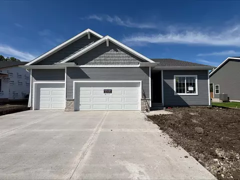 9846 Watermeadow Cir, Johnston, IA 50131