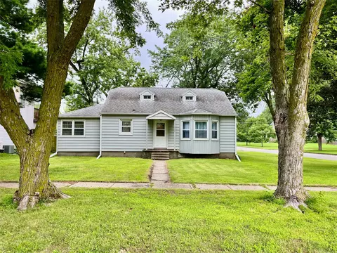 701 14th St, Dallas Center, IA 50063