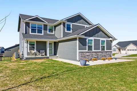 2820 SE Moraine Ct, Waukee, IA 50263