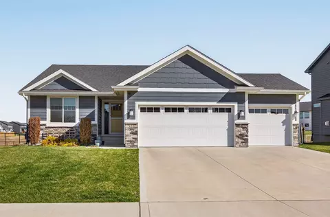 425 SEsker Ridge Dr, Waukee, IA 50263