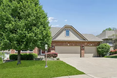 3505 154th St, Urbandale, IA 50323