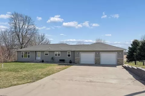 207 East St, Lynnville, IA 50153