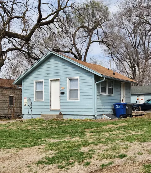 1320 E 25th St, Des Moines, IA 50317