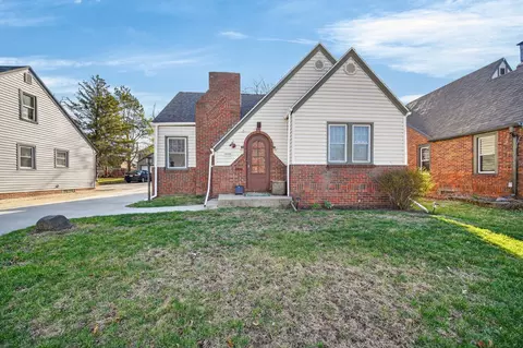 3109 E 9th St, Des Moines, IA 50316