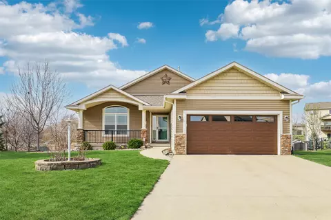 8375 Dakota Dr, West Des Moines, IA 50266
