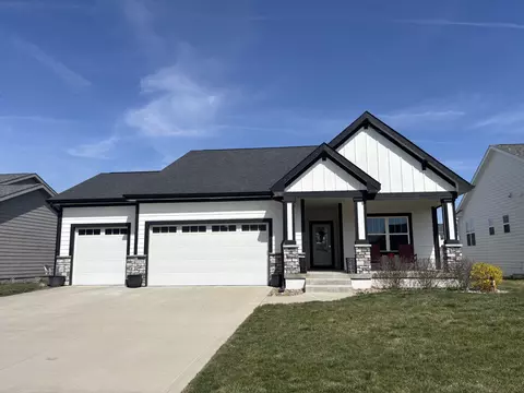 3375 Grand Valley Dr, West Des Moines, IA 50265