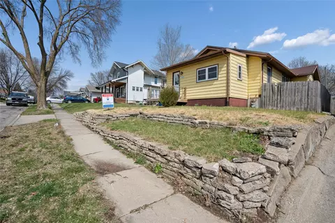 3109 4th St, Des Moines, IA 50313