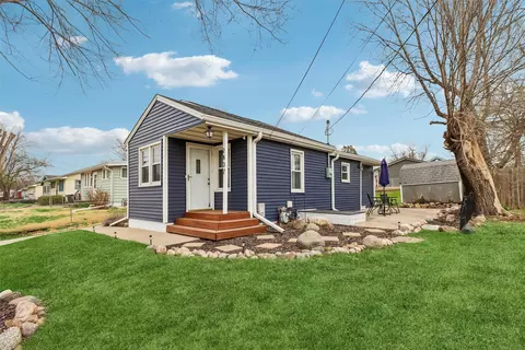 2407 E 39th Ct, Des Moines, IA 50317