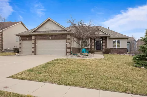 15922 Hammontree Dr, Urbandale, IA 50323