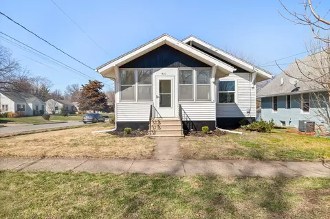 921 Madison Ave, Des Moines, IA 50313