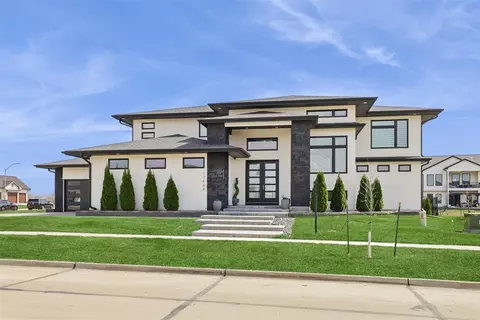 17466 Berkshire Pkwy, Clive, IA 50325