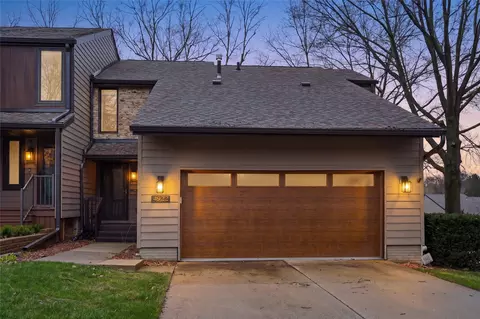 4922 W Park Dr, West Des Moines, IA 50266