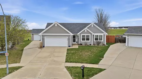 5890 Scenic View Dr, Pleasant Hill, IA 50327
