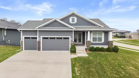 9403 Foxtail Cir, Norwalk, IA 50211