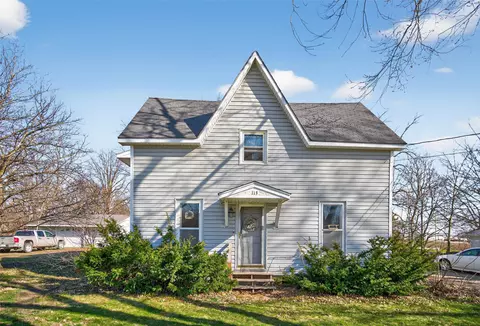 113 4th St NE, Mitchellville, IA 50169