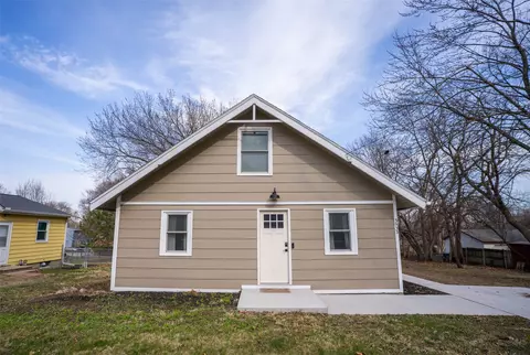 3933 E 30th St, Des Moines, IA 50317