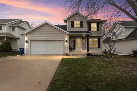 12323 Tanglewood Dr, Urbandale, IA 50323