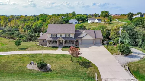 653 180th Ave, Pella, IA 50219