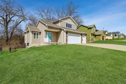1007 N O St, Indianola, IA 50125