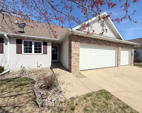 727 SE Ponds Edge Cir, Ankeny, IA 50021