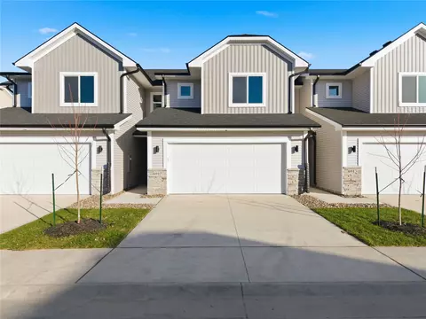 6917 Poppy Ct, Johnston, IA 50131