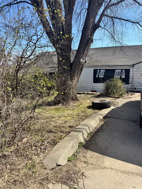 7965 SE 14th St, Des Moines, IA 50320