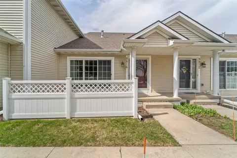 9916 Sunflower Pl, Johnston, IA 50131