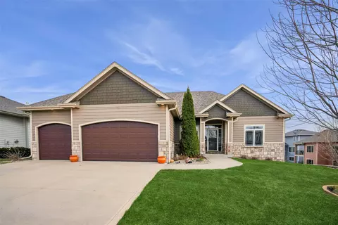14504 Brookview Dr, Urbandale, IA 50323