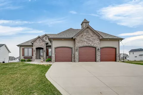 2357 Stonewood Ct SW, Altoona, IA 50009