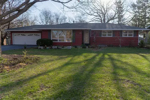 1412 Broadway St, Pella, IA 50219