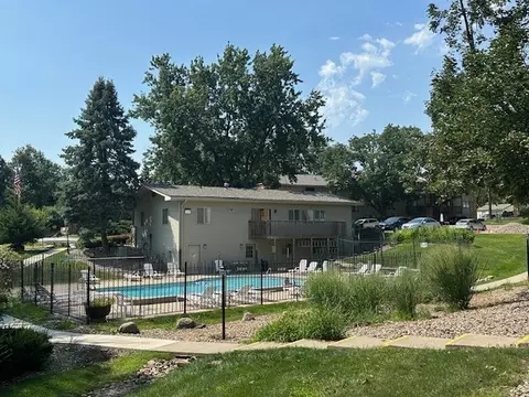9527 University Ave #15, Clive, IA 50325