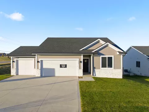 5668 Brook View Ave, Des Moines, IA 50317