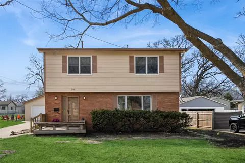 2906 39th St, Des Moines, IA 50310