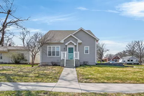 630 N 1st St, Carlisle, IA 50047