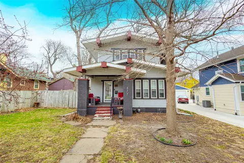 677 33rd St, Des Moines, IA 50312