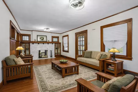 3311 Pleasant St, Des Moines, IA 50312