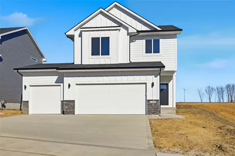 5672 Brook View Ave, Des Moines, IA 50317