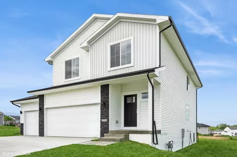 5676 Brook View Ave, Des Moines, IA 50317