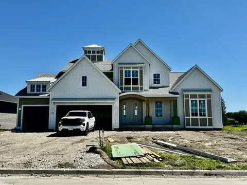 17412 Oakwood Dr, Urbandale, IA 50323